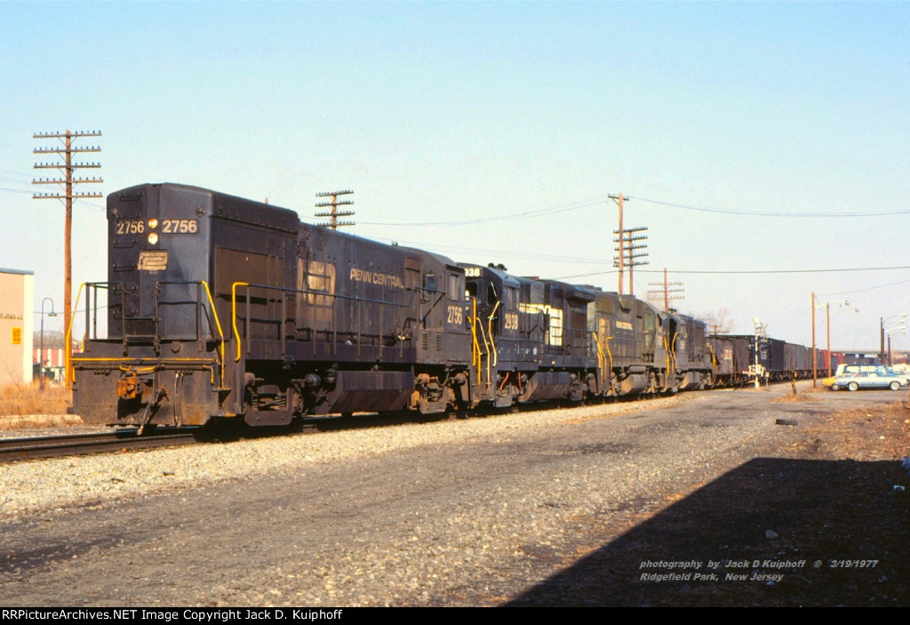 PC, Penn Central U23B 2755-U33B 2938- GP387837- U25B 2565 with VE-1 southbound on the ex-NYC River Line at Ridgefield Park, New Jersey. March 19, 1977. 